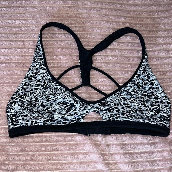 Lululemon Surf To Sand Sport Top Mini Ripple White Seal Grey / Black in EUC. - Picture 8 of 12